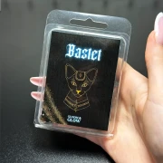 Wosk sojowy do kominka Bastet z etykietą przedstawiającą egipskiego kota, ezoteryka i woski zapachowe Gloomandglow.